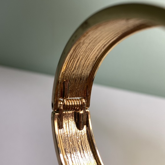 Avon Lacy Hinged Bangle - Picture 8 of 10